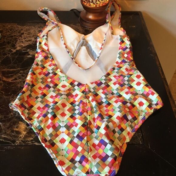 NEIMAN MARCUS Sunny Block w Mesh One Piece - Picture 15 of 16